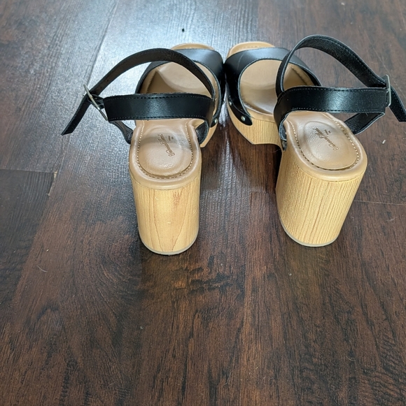 Universal Threads April Heels- Size 11 - Picture 2 of 5